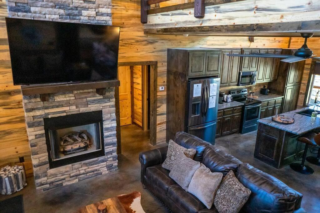 The Big Tex Luxury Cabin Is Epic Broken Bow Exterior foto