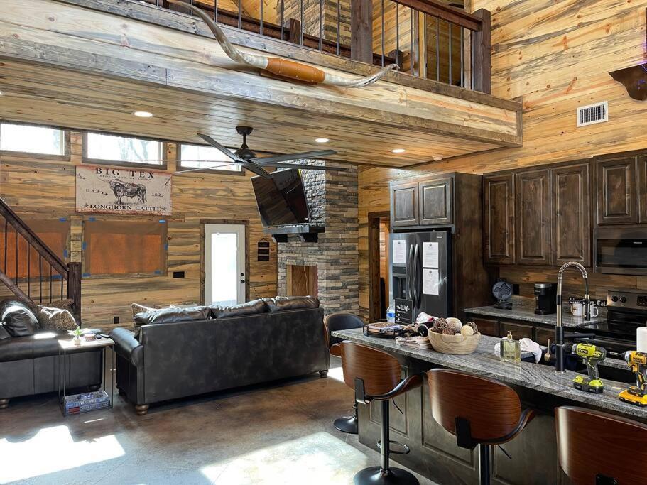 The Big Tex Luxury Cabin Is Epic Broken Bow Exterior foto